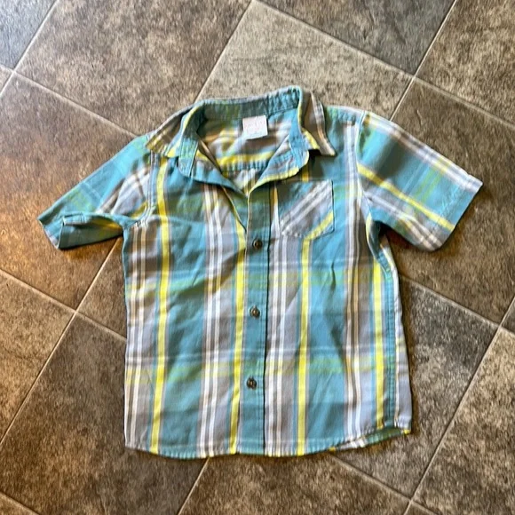 Boys Short Sleeve Collared Button Up Shirts - Picture 2 of 8
